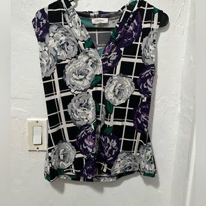 Calvin Klein XS V neck top